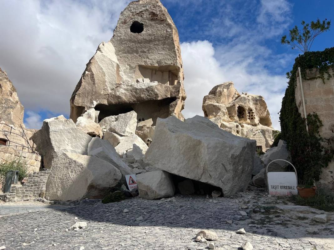 Kapadokya'da milyonlarca yıllık peribacası yıkıldı 16